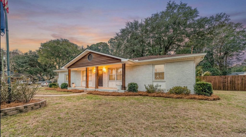 Photo of 1005 Point Of Light Lane, Charleston, SC 29412 (MLS # 26004121)