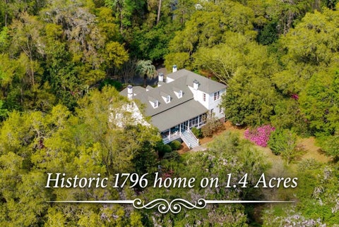 Photo of 517 W Carolina Avenue, Summerville, SC 29483 (MLS # 26014049)