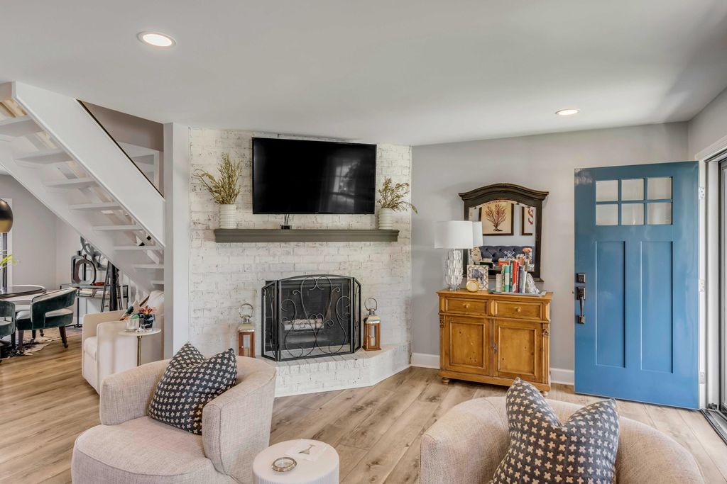 Photo of 954 Fowler Court #E, Mount Pleasant, SC 29464 (MLS # 25028507)