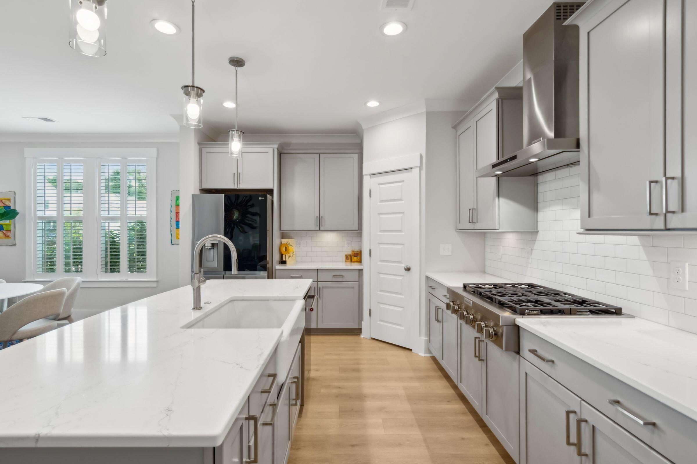 Charleston, South Carolina 29492, United States, 5 Bedrooms Bedrooms, ,4 BathroomsBathrooms,Residential,Pending,182316