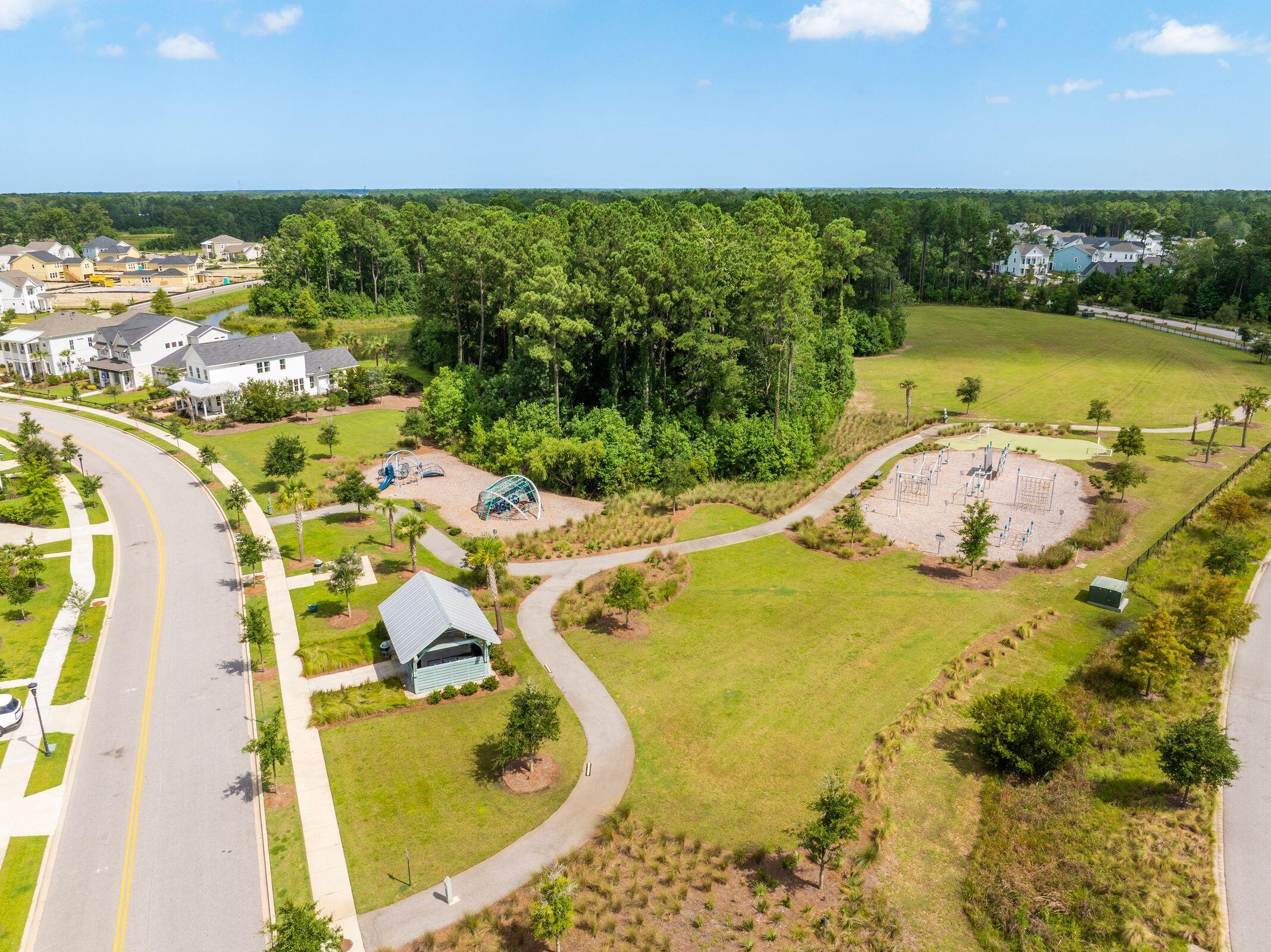 Charleston, South Carolina 29492, United States, 5 Bedrooms Bedrooms, ,4 BathroomsBathrooms,Residential,Pending,182316