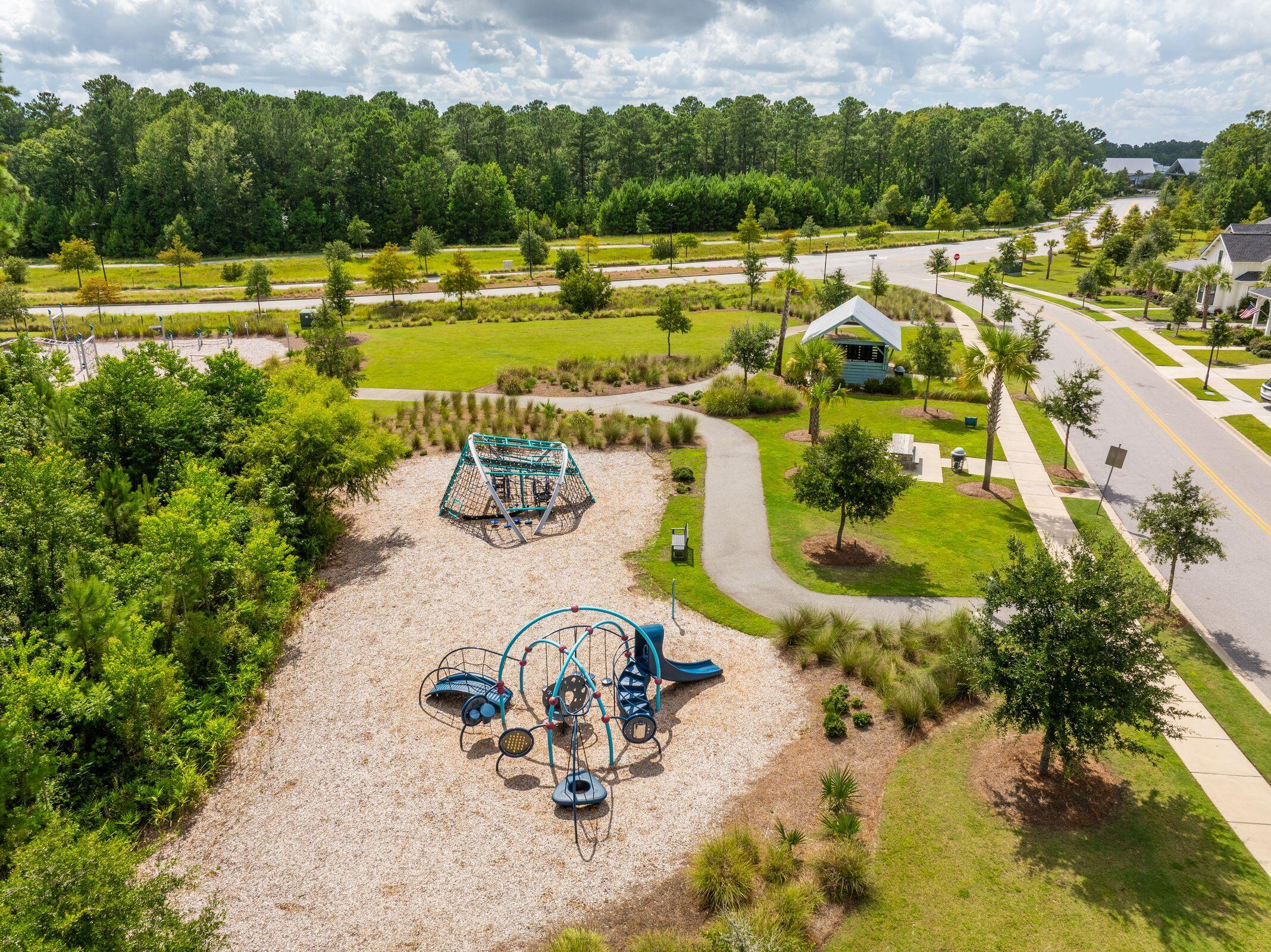 Charleston, South Carolina 29492, United States, 5 Bedrooms Bedrooms, ,4 BathroomsBathrooms,Residential,Pending,182316