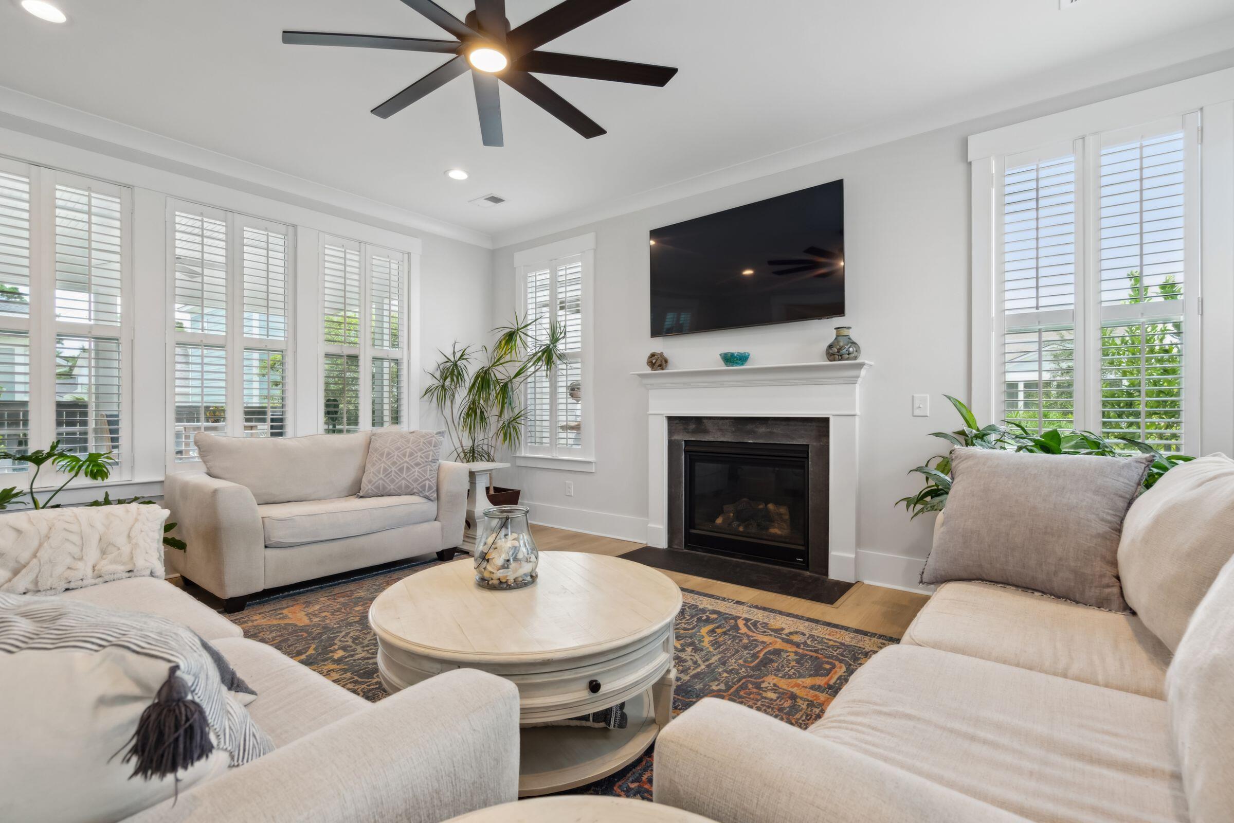 Charleston, South Carolina 29492, United States, 5 Bedrooms Bedrooms, ,4 BathroomsBathrooms,Residential,Pending,182316