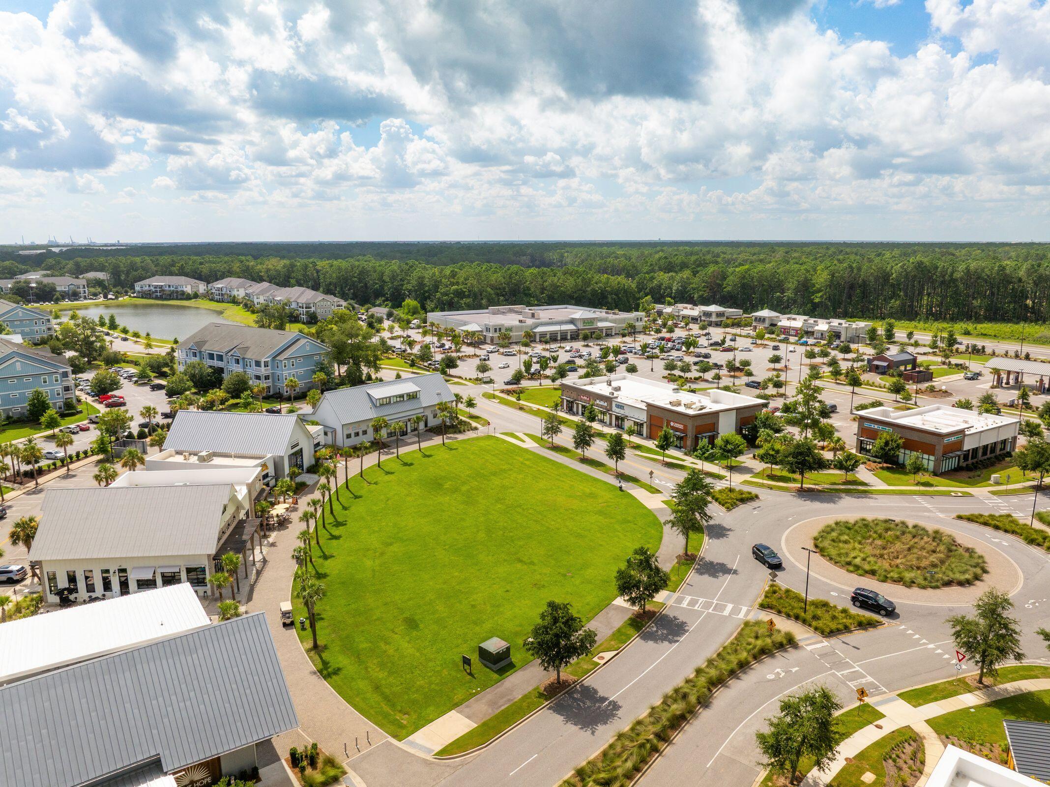 Charleston, South Carolina 29492, United States, 5 Bedrooms Bedrooms, ,4 BathroomsBathrooms,Residential,Pending,182316