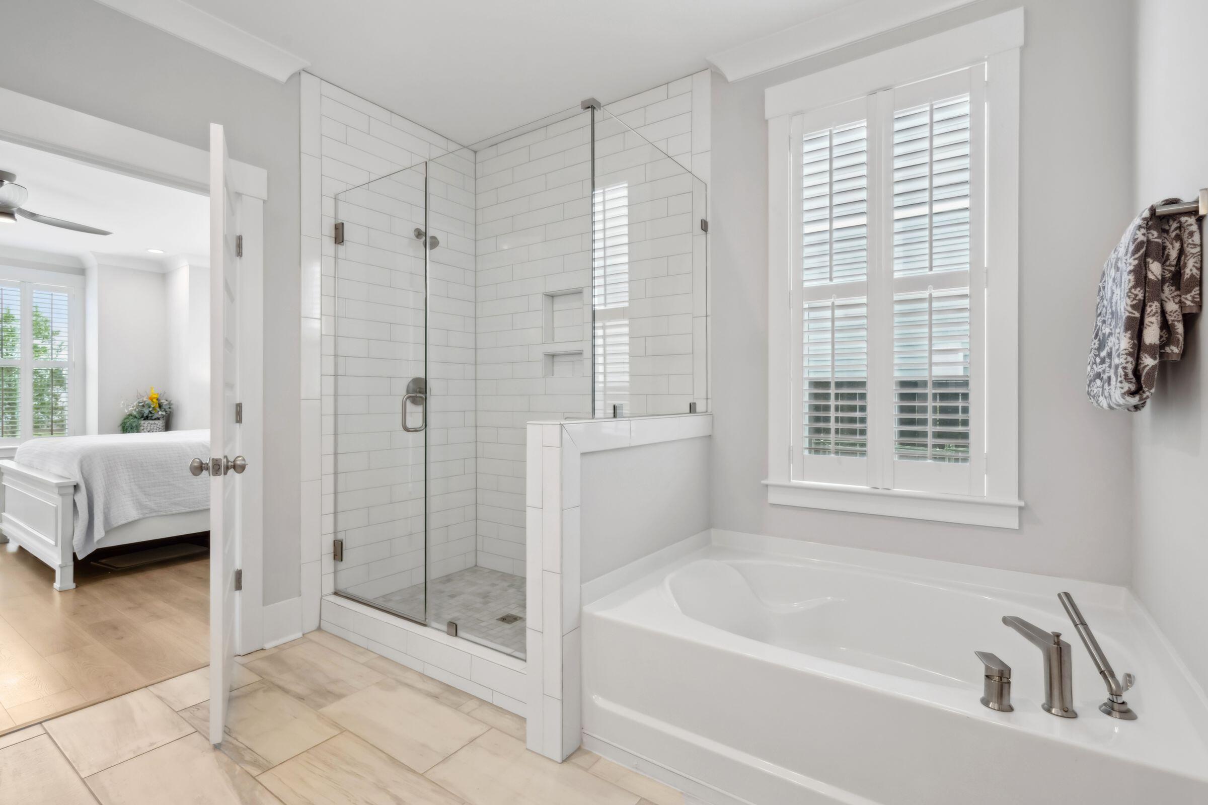 Charleston, South Carolina 29492, United States, 5 Bedrooms Bedrooms, ,4 BathroomsBathrooms,Residential,Pending,182316