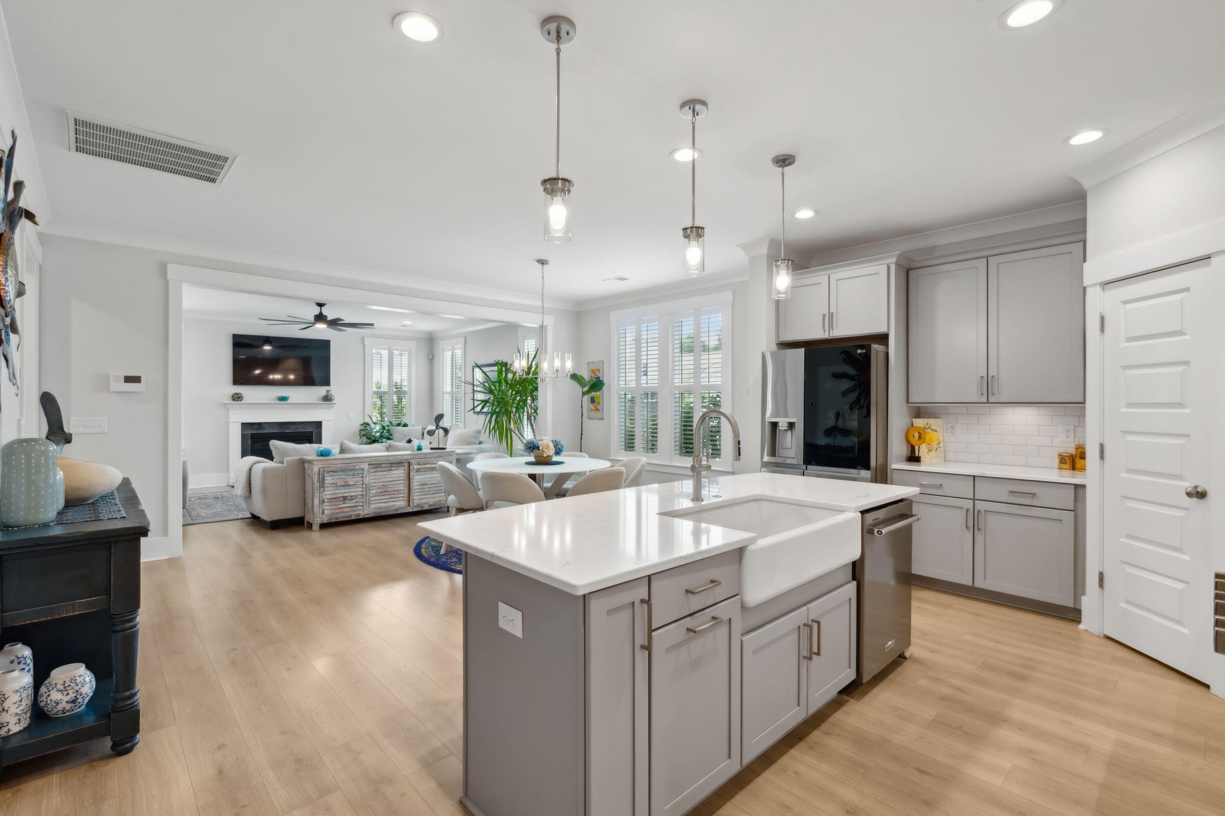 Charleston, South Carolina 29492, United States, 5 Bedrooms Bedrooms, ,4 BathroomsBathrooms,Residential,Pending,182316