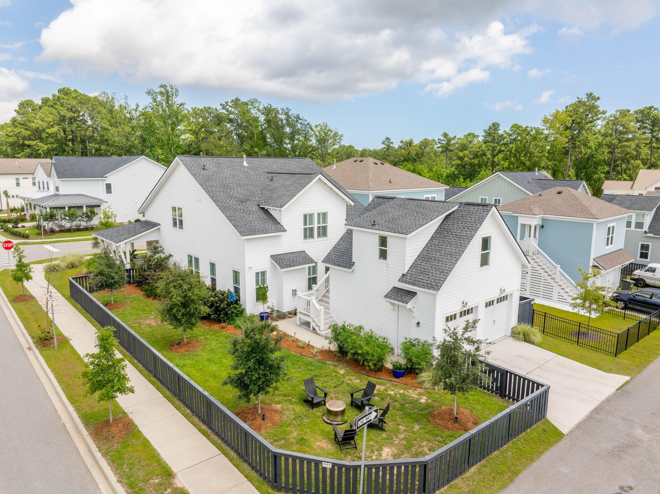 Charleston, South Carolina 29492, United States, 5 Bedrooms Bedrooms, ,4 BathroomsBathrooms,Residential,Pending,182316