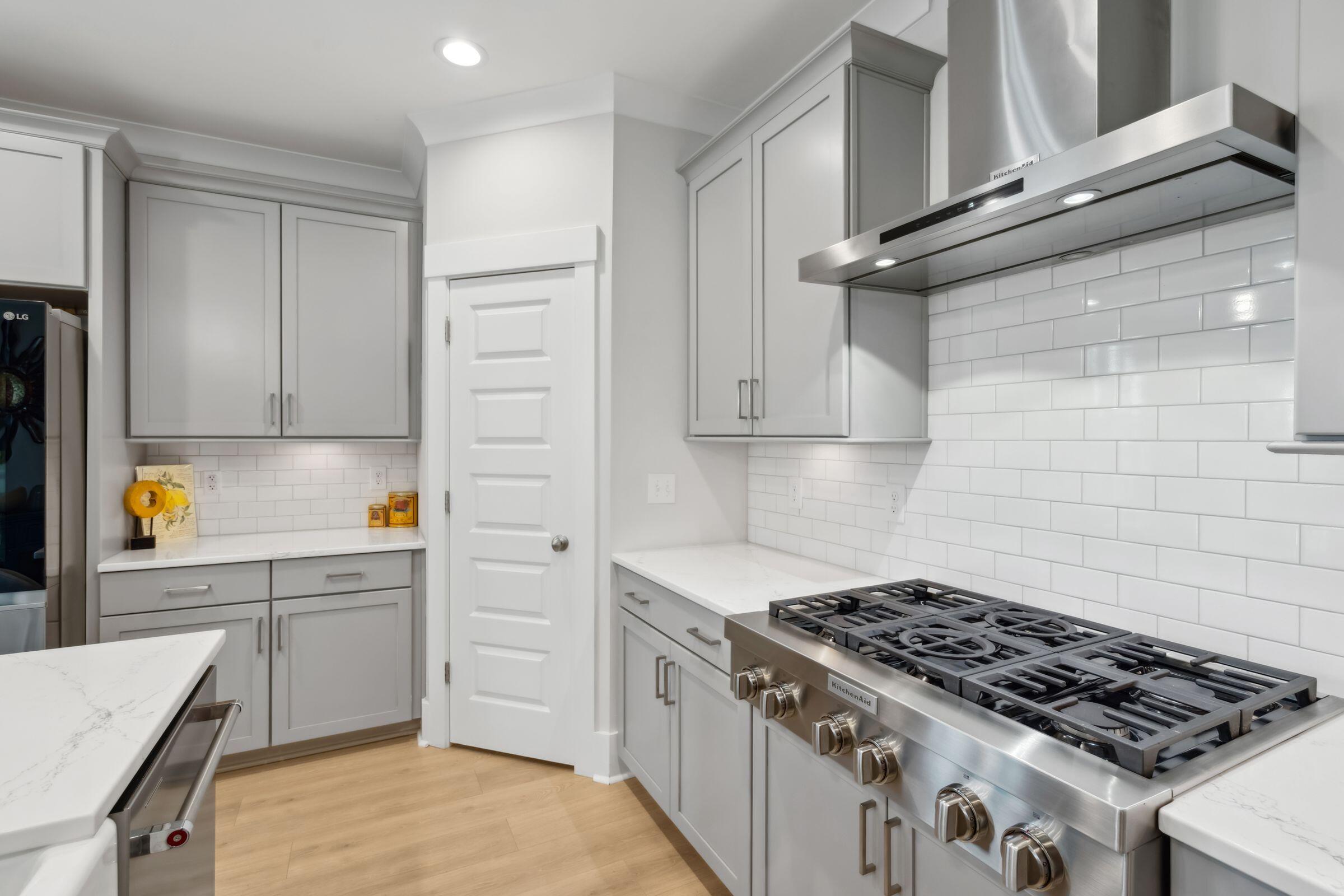 Charleston, South Carolina 29492, United States, 5 Bedrooms Bedrooms, ,4 BathroomsBathrooms,Residential,Pending,182316