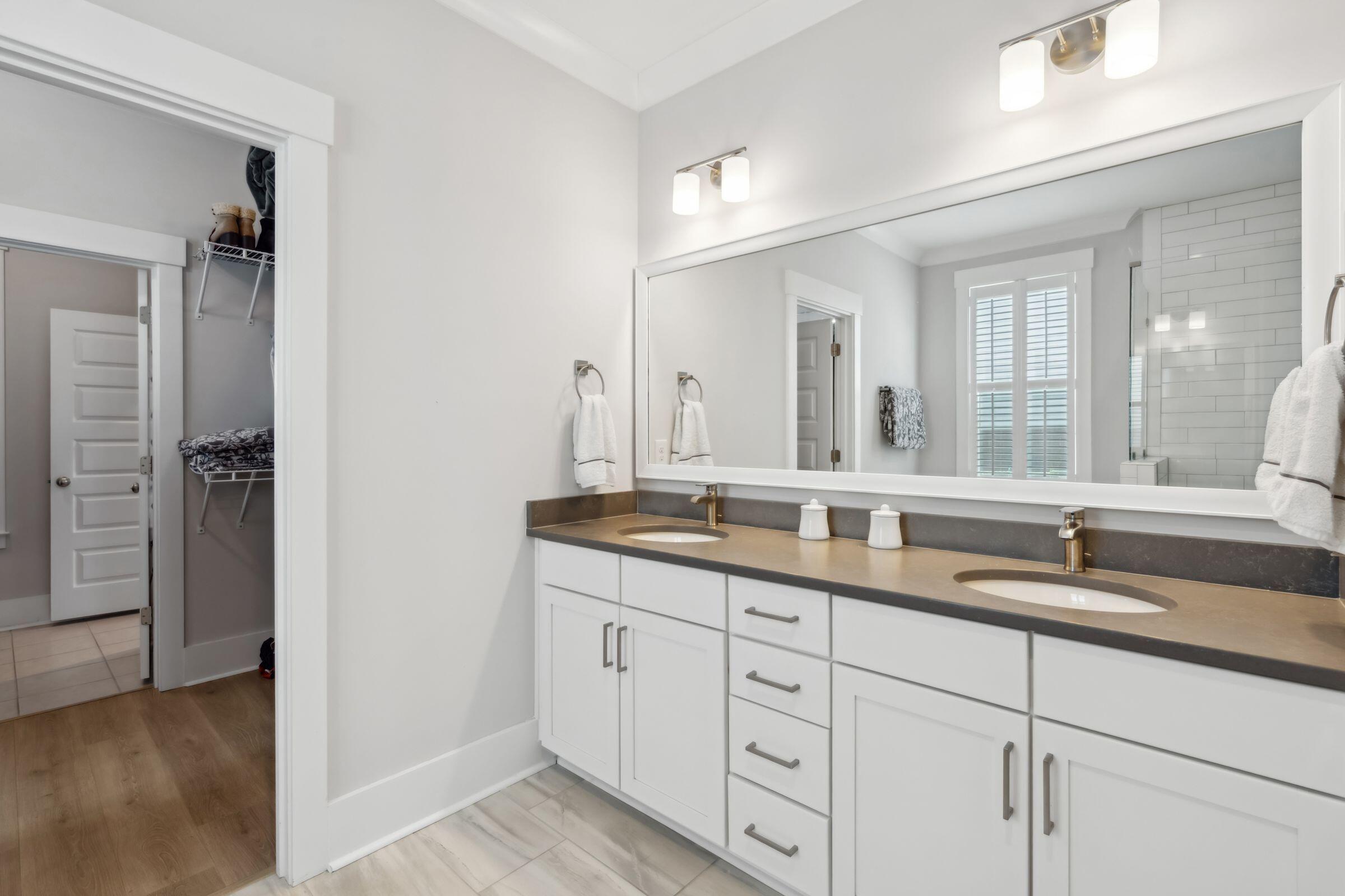 Charleston, South Carolina 29492, United States, 5 Bedrooms Bedrooms, ,4 BathroomsBathrooms,Residential,Pending,182316