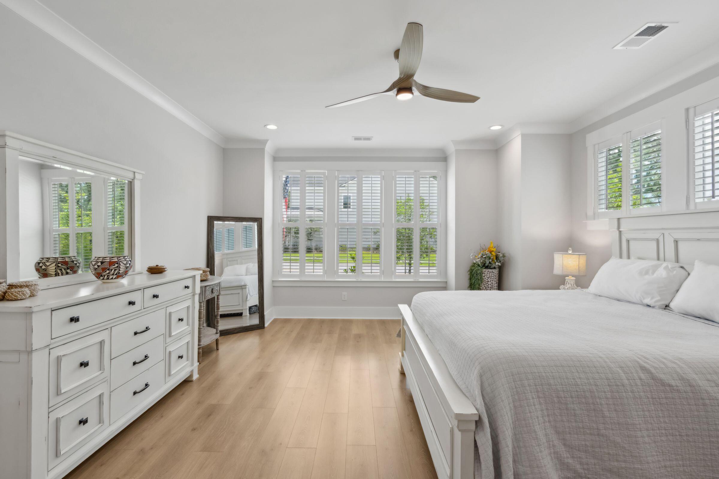 Charleston, South Carolina 29492, United States, 5 Bedrooms Bedrooms, ,4 BathroomsBathrooms,Residential,Pending,182316