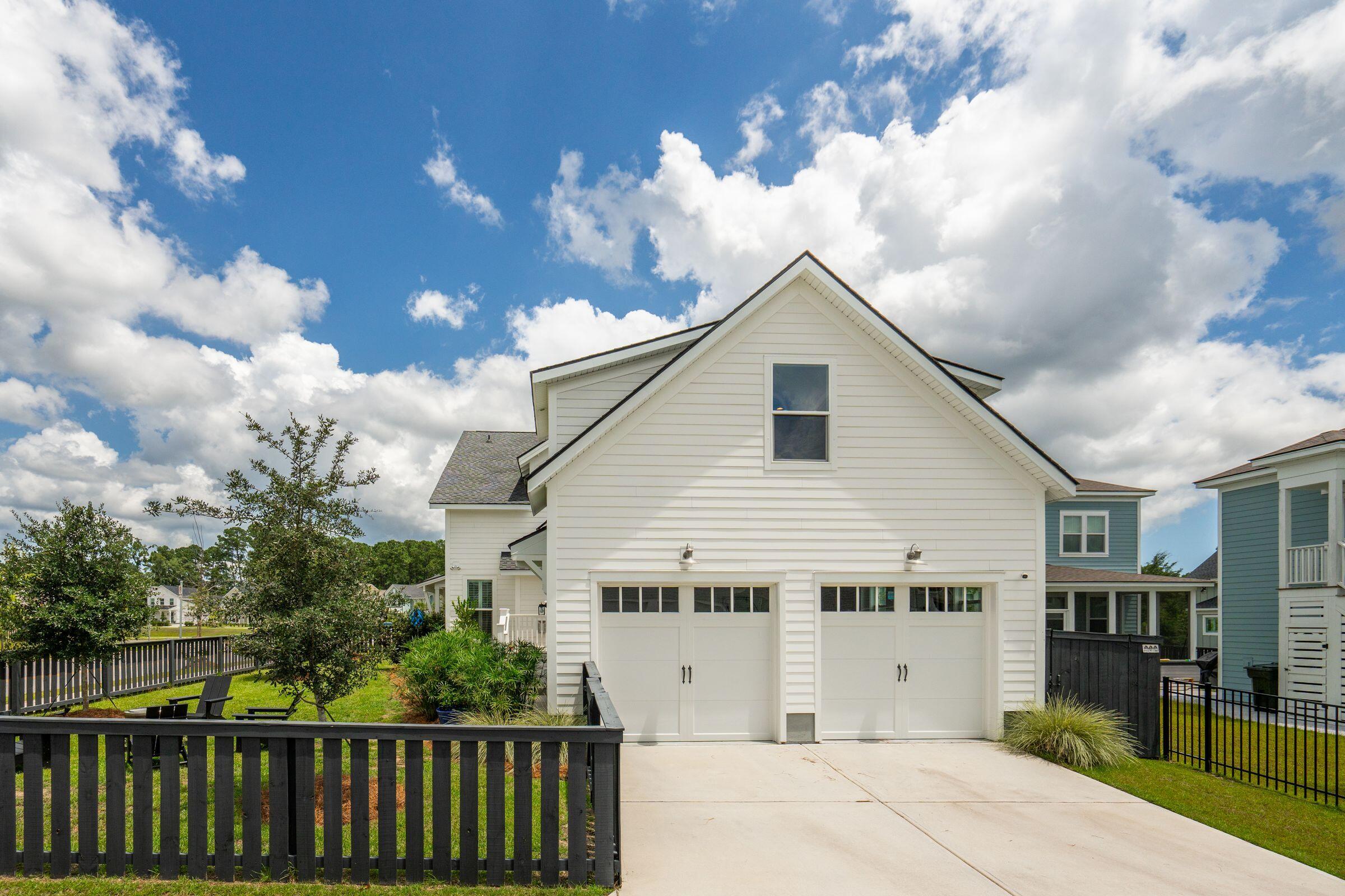 Charleston, South Carolina 29492, United States, 5 Bedrooms Bedrooms, ,4 BathroomsBathrooms,Residential,Pending,182316