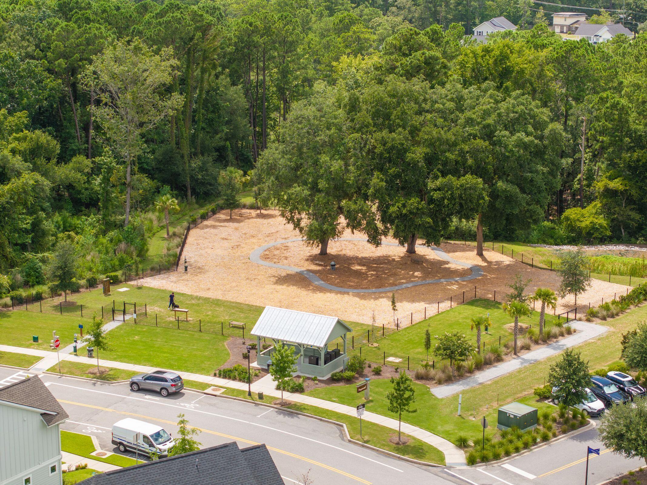 Charleston, South Carolina 29492, United States, 5 Bedrooms Bedrooms, ,4 BathroomsBathrooms,Residential,Pending,182316