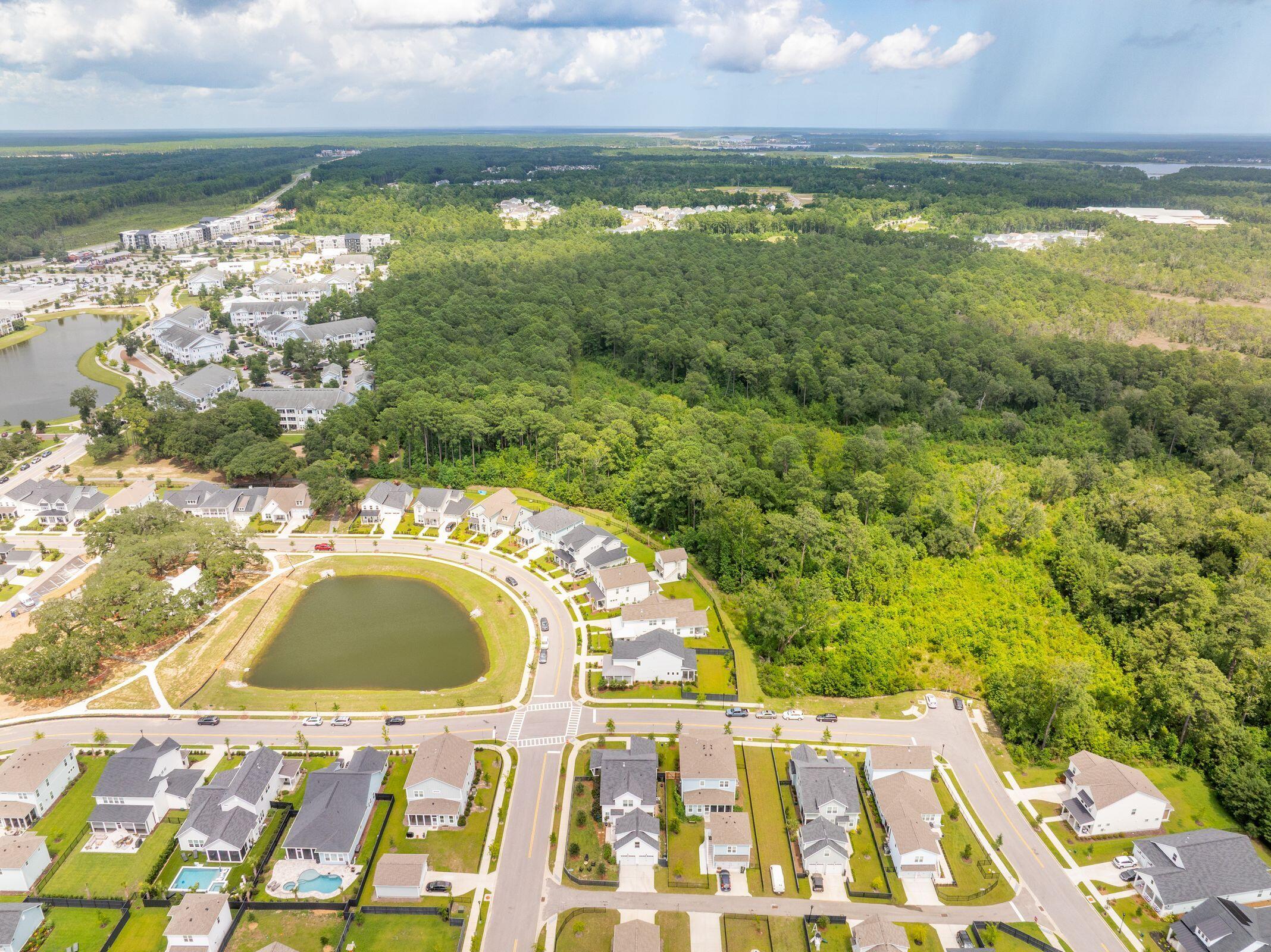 Charleston, South Carolina 29492, United States, 5 Bedrooms Bedrooms, ,4 BathroomsBathrooms,Residential,Pending,182316