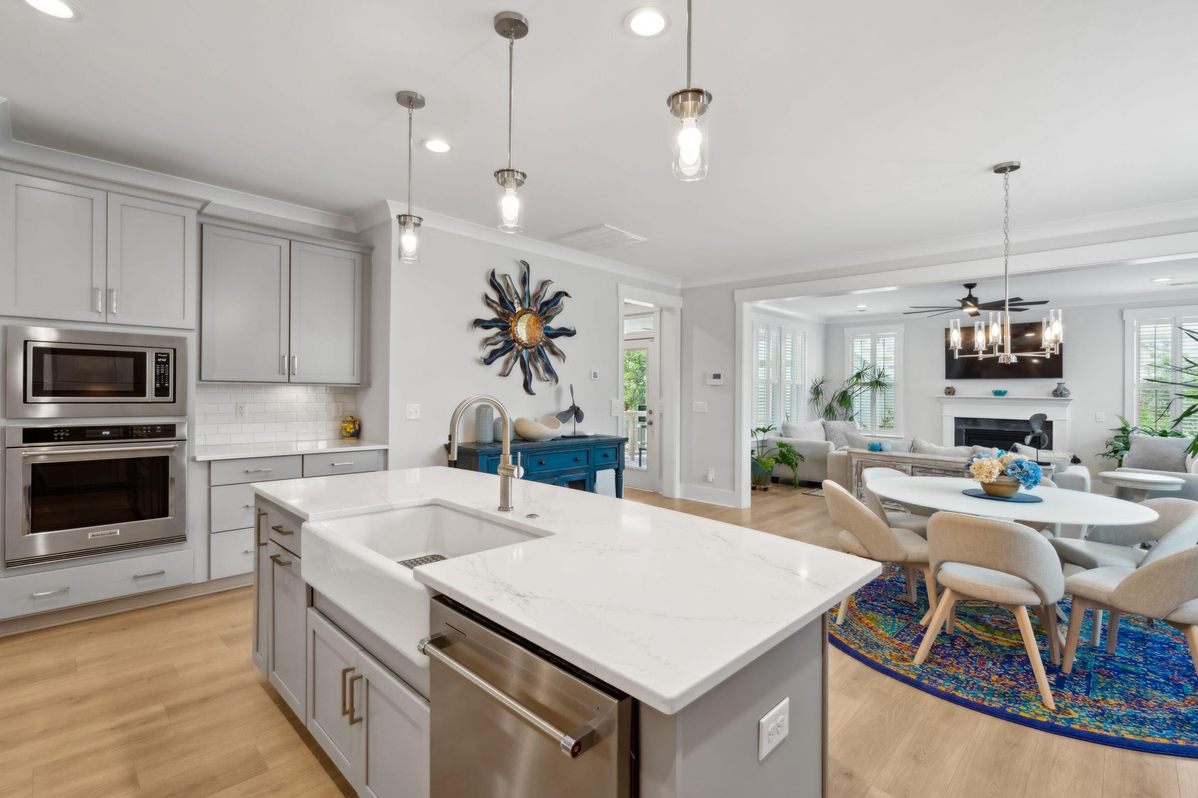 Charleston, South Carolina 29492, United States, 5 Bedrooms Bedrooms, ,4 BathroomsBathrooms,Residential,Pending,182316