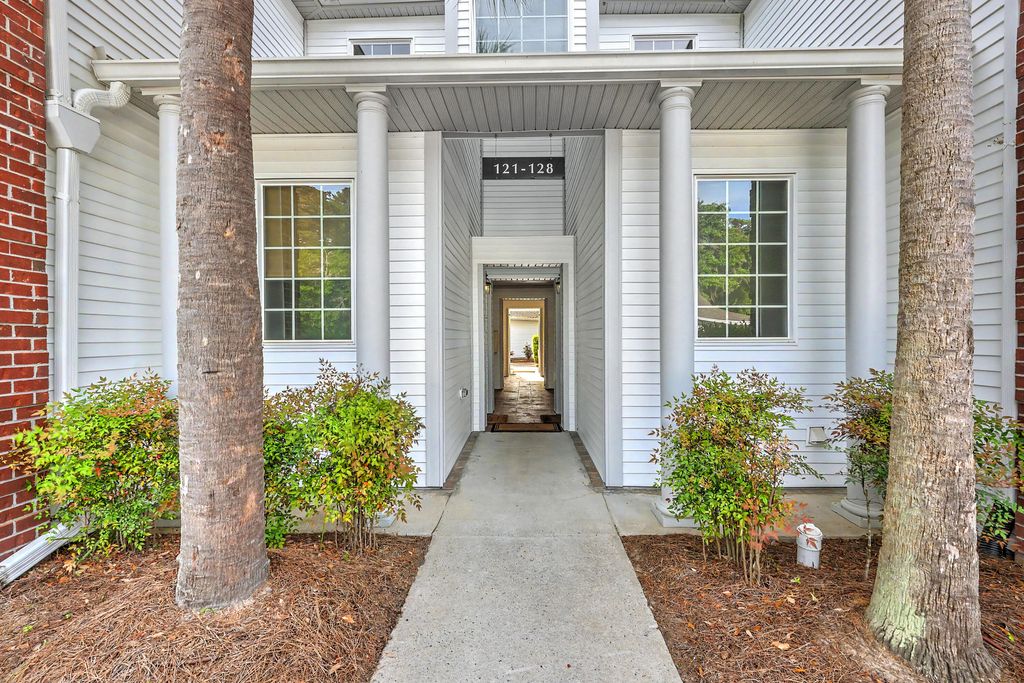 Photo of 125 Golfview Lane, Summerville, SC 29485 (MLS # 26010837)