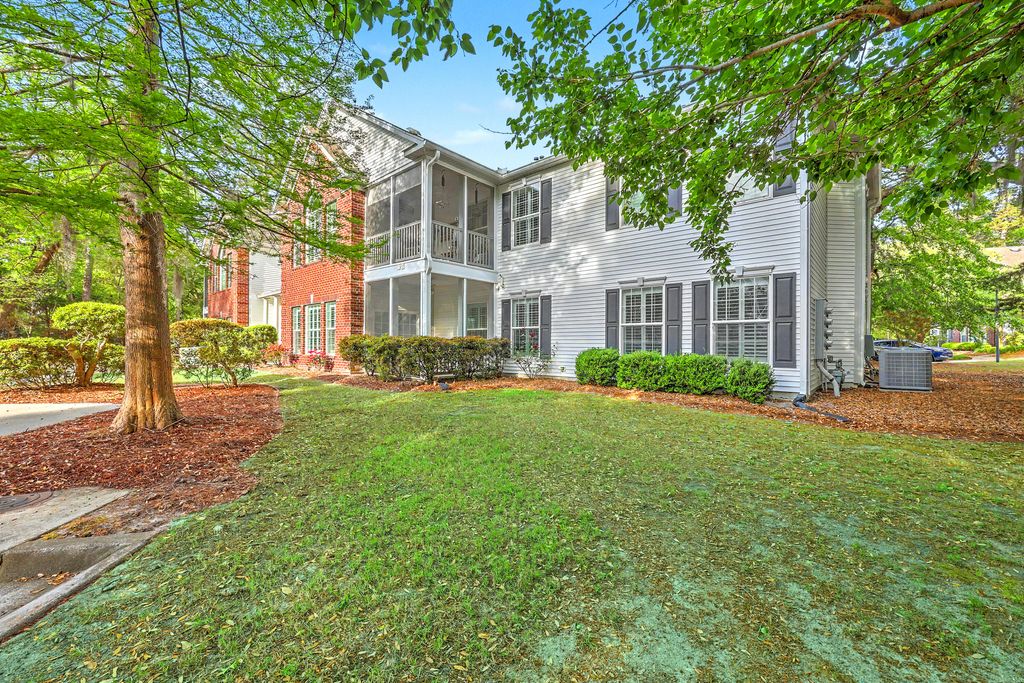 Photo of 125 Golfview Lane, Summerville, SC 29485 (MLS # 26010837)