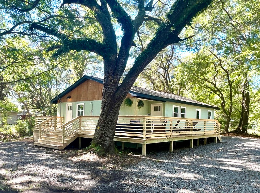 Photo of 1429 Alma Street, Charleston, SC 29407 (MLS # 26000450)