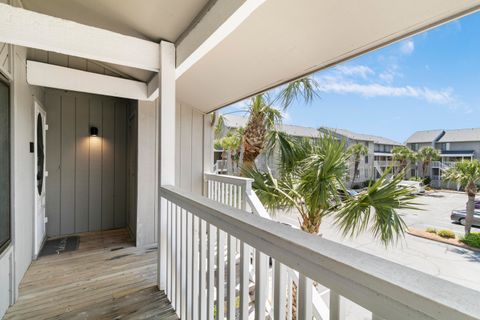 A home in Saint Helena Island