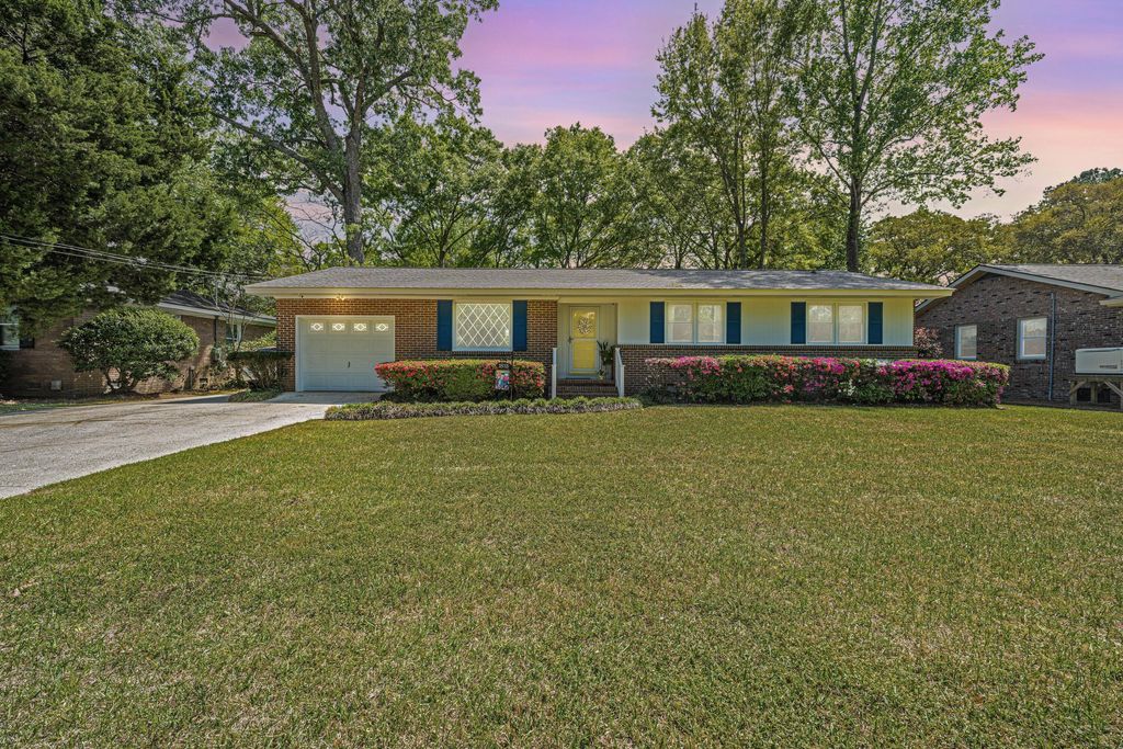 Photo of 1815 Biltmore Drive, Charleston, SC 29412 (MLS # 26009199)