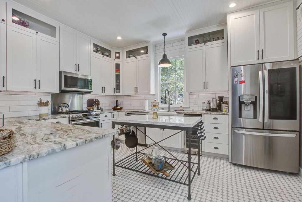 Photo of 213 S Laurel Street, Summerville, SC 29483 (MLS # 25024237)