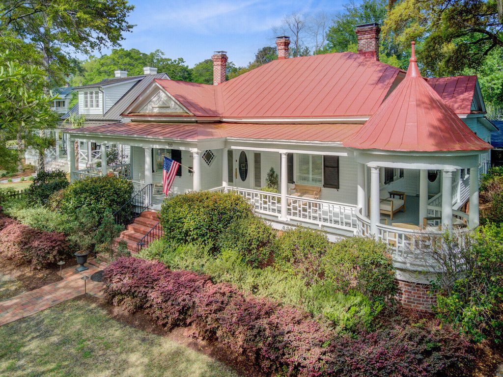 Photo of 210 S Gum Street, Summerville, SC 29483 (MLS # 25024411)
