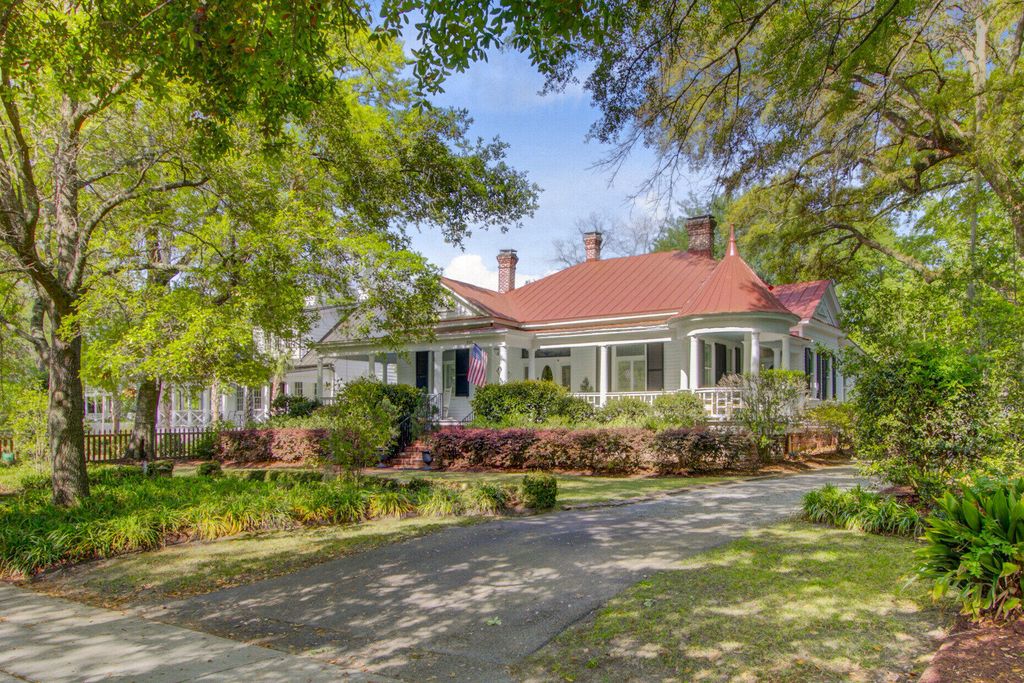 Photo of 210 S Gum Street, Summerville, SC 29483 (MLS # 25024411)