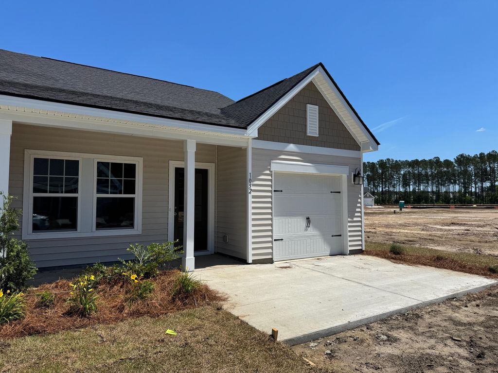 Photo of 1052 Dusk Drive, Summerville, SC 29486 (MLS # 26014665)