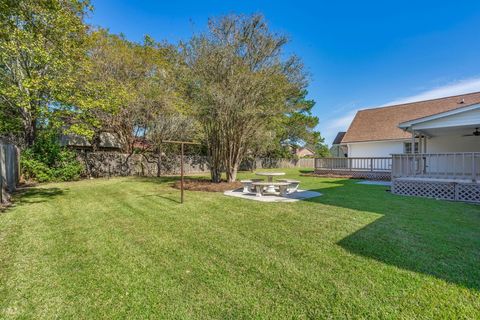 A home in North Charleston