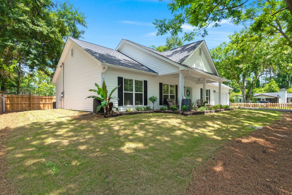 Photo of 1024 Greenhill Road, Charleston, SC 29412 (MLS # 25020084)