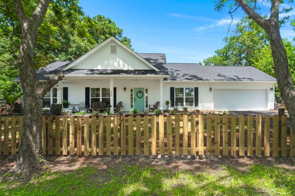 Photo of 1024 Greenhill Road, Charleston, SC 29412 (MLS # 25020084)