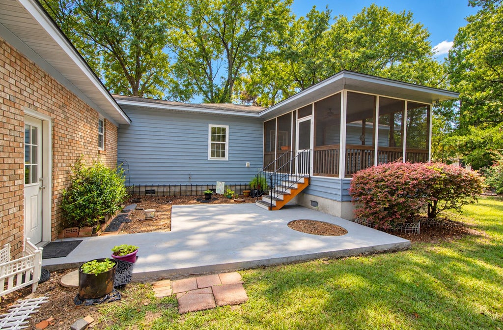 Photo of 531 Carpenter Street, Charleston, SC 29412 (MLS # 26026790)