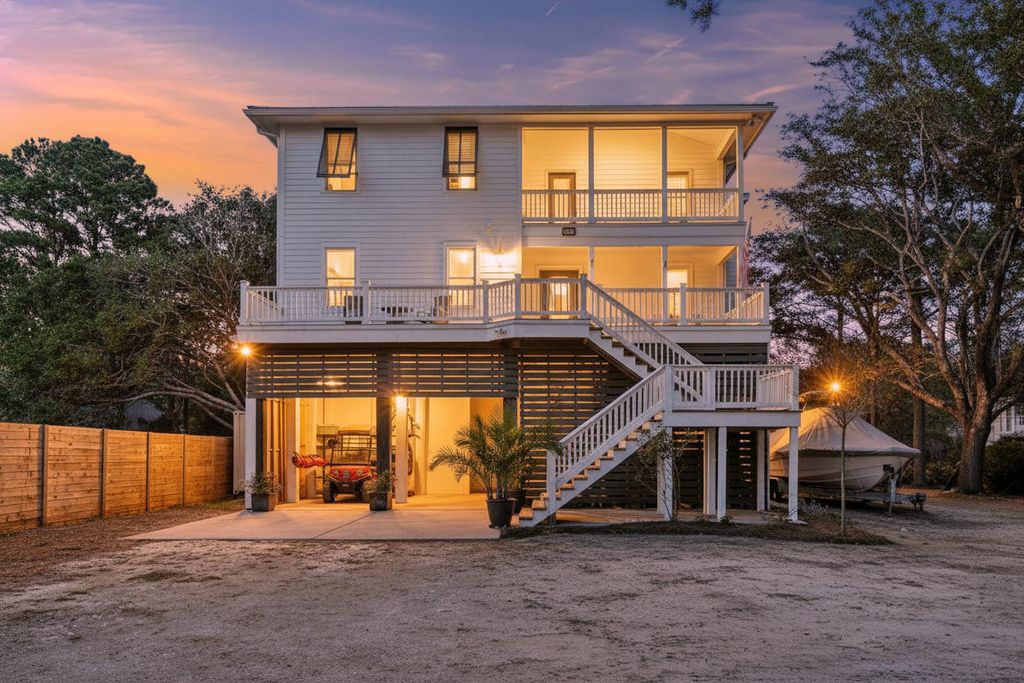 Photo of 1527 Macoma Drive, Mount Pleasant, SC 29466 (MLS # 26003533)