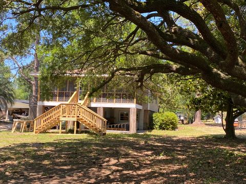 A home in Summerton