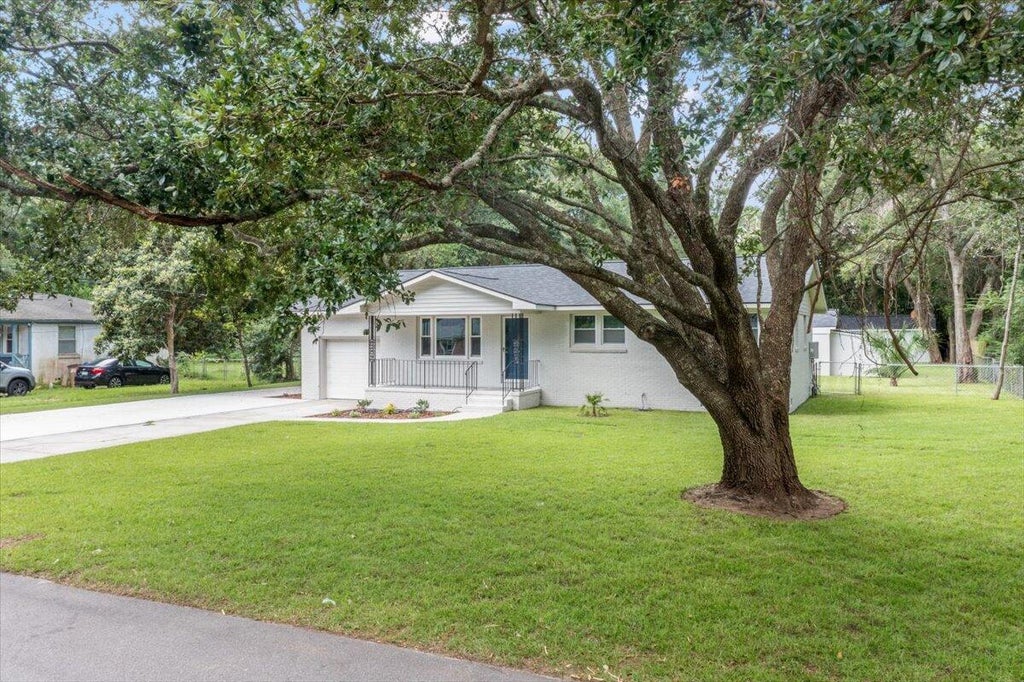 Photo of 1333 Teal Avenue, Charleston, SC 29412 (MLS # 26027242)