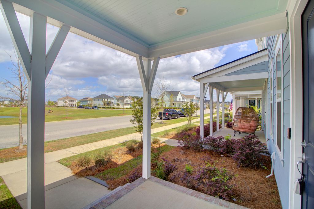 Photo of 585 Blueway Avenue, Summerville, SC 29486 (MLS # 26009875)
