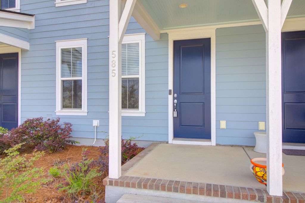 Photo of 585 Blueway Avenue, Summerville, SC 29486 (MLS # 26009875)