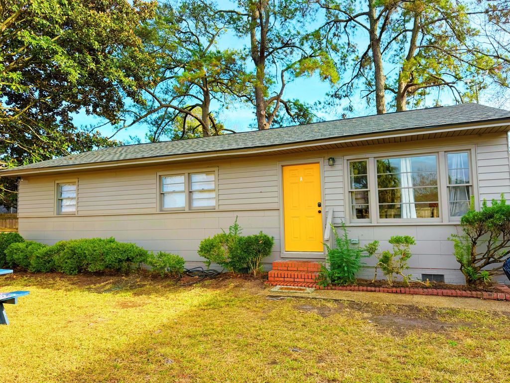 Photo of 621 Skylark Drive, Charleston, SC 29407 (MLS # 26010991)