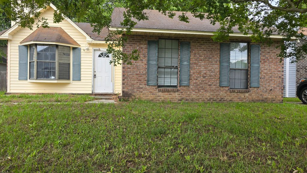 Photo of 1104 Douglas Wayne Road, Summerville, SC 29486 (MLS # 26014289)