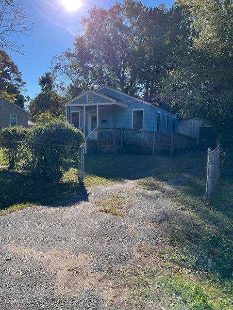 A home in North Charleston