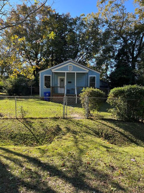 A home in North Charleston