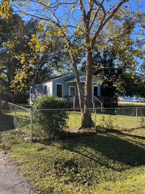 A home in North Charleston