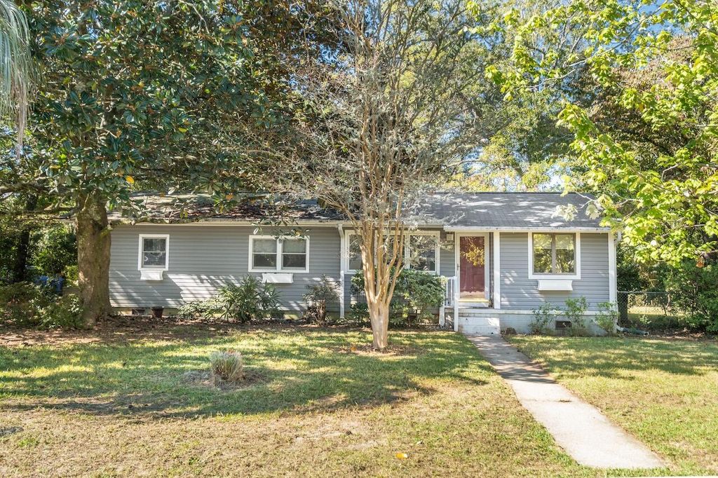 Photo of 19 Joyce Avenue, Mount Pleasant, SC 29464 (MLS # 25028423)