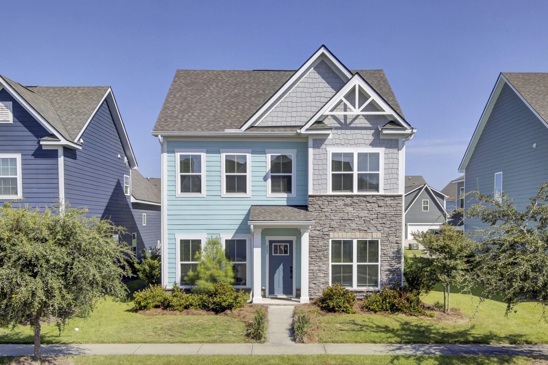 View Summerville, SC 29483 house