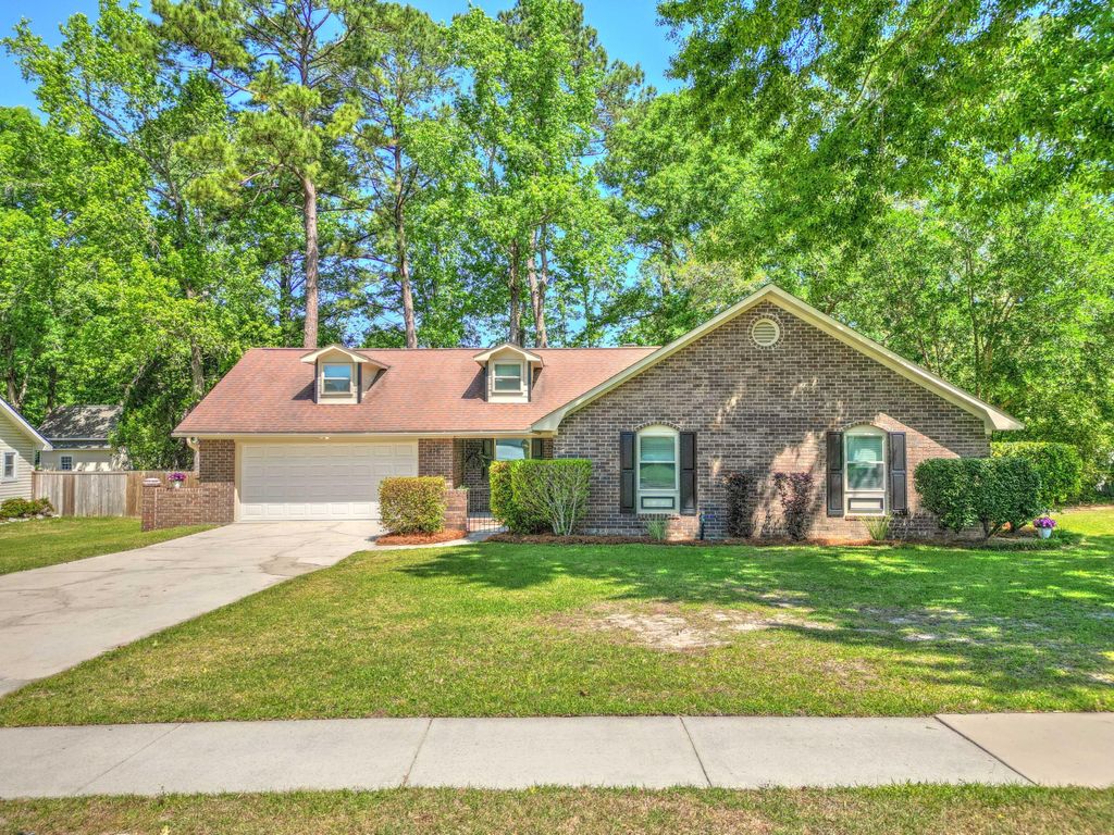 Photo of 226 Smythe Drive, Summerville, SC 29485 (MLS # 26011388)