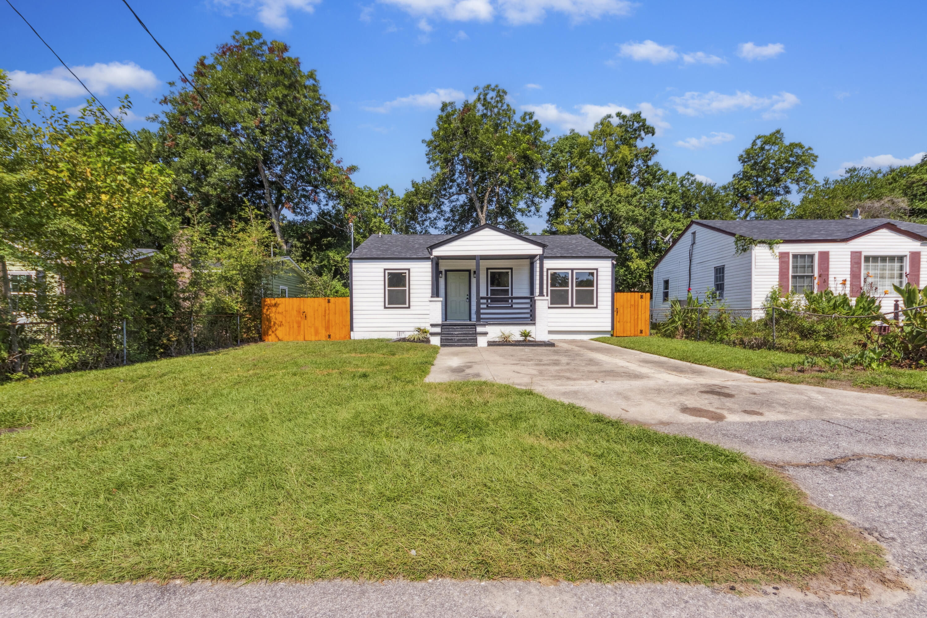 2136 Commander Road
