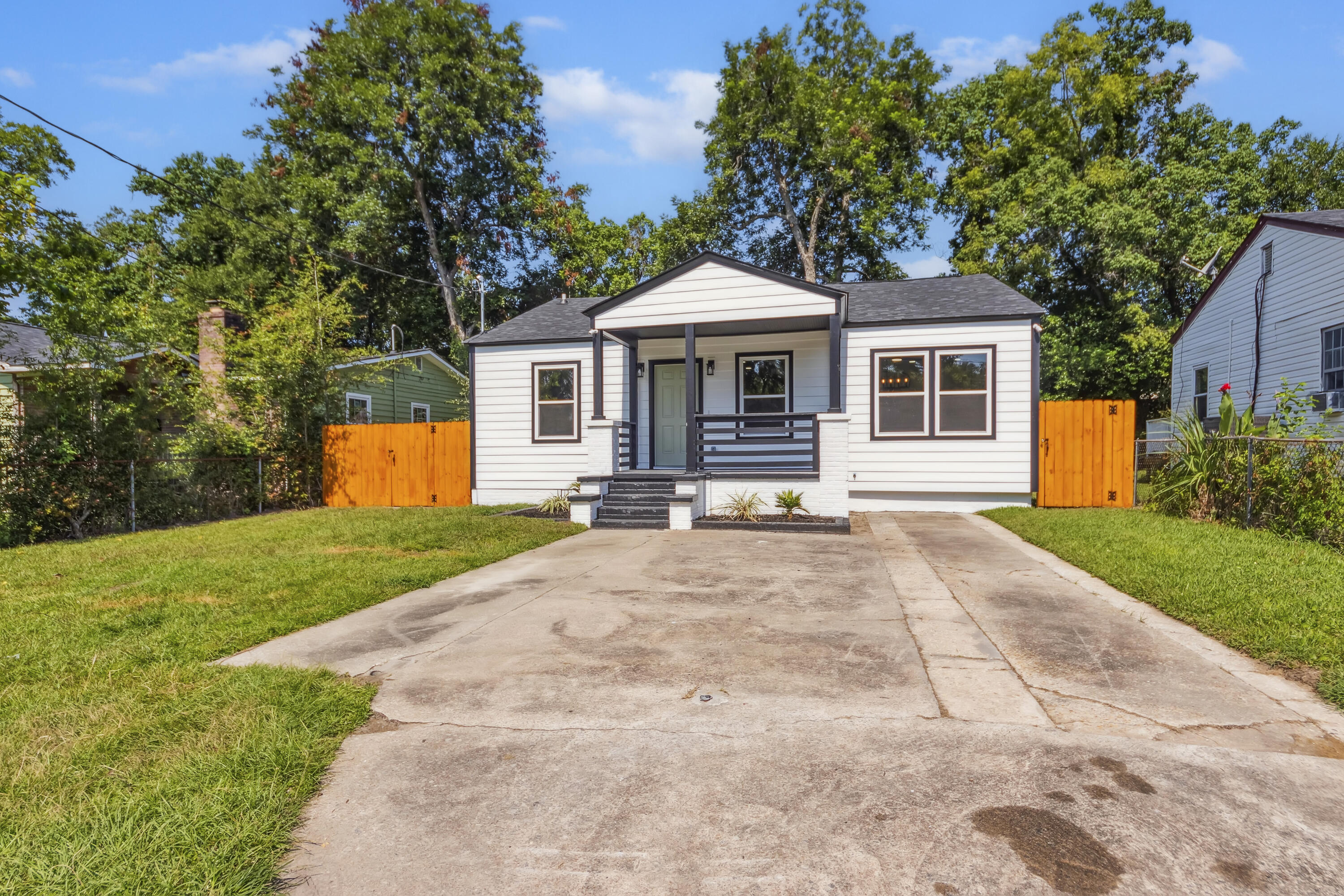 2136 Commander Road