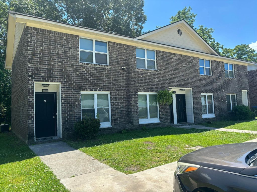 Photo of 121 Langley Drive, Summerville, SC 29485 (MLS # 25011767)