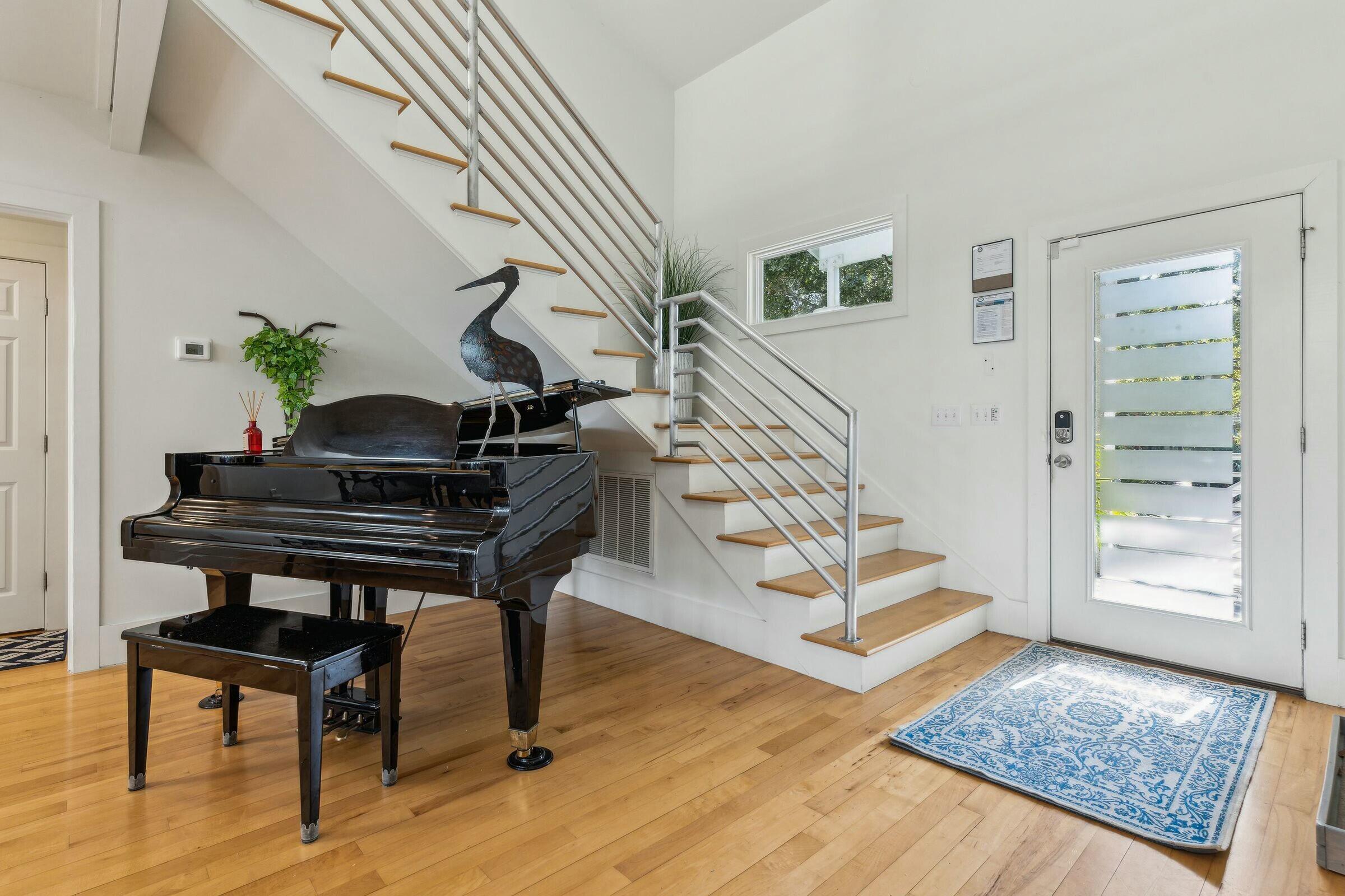 608 W Beach Court