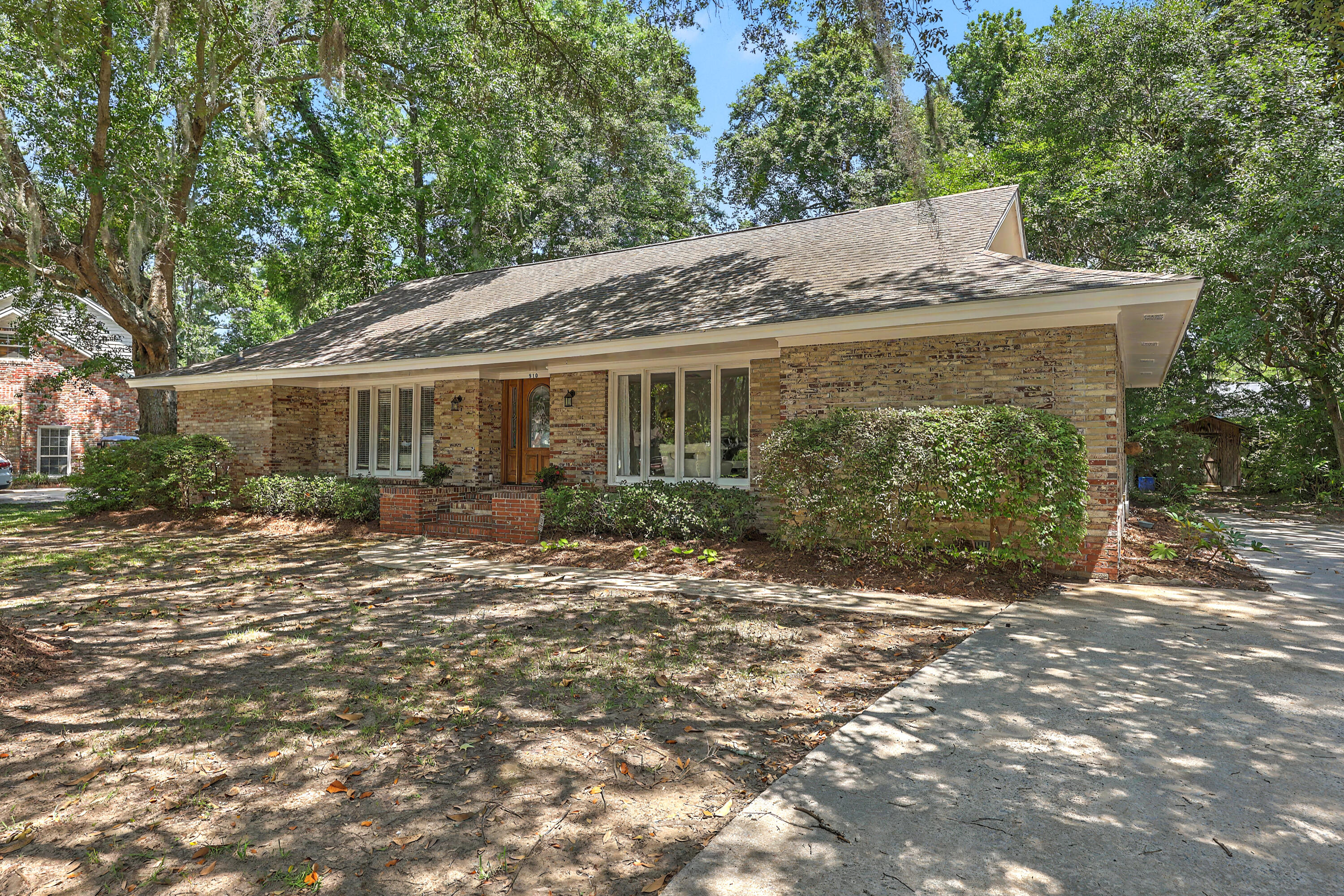 910 Regatta Road