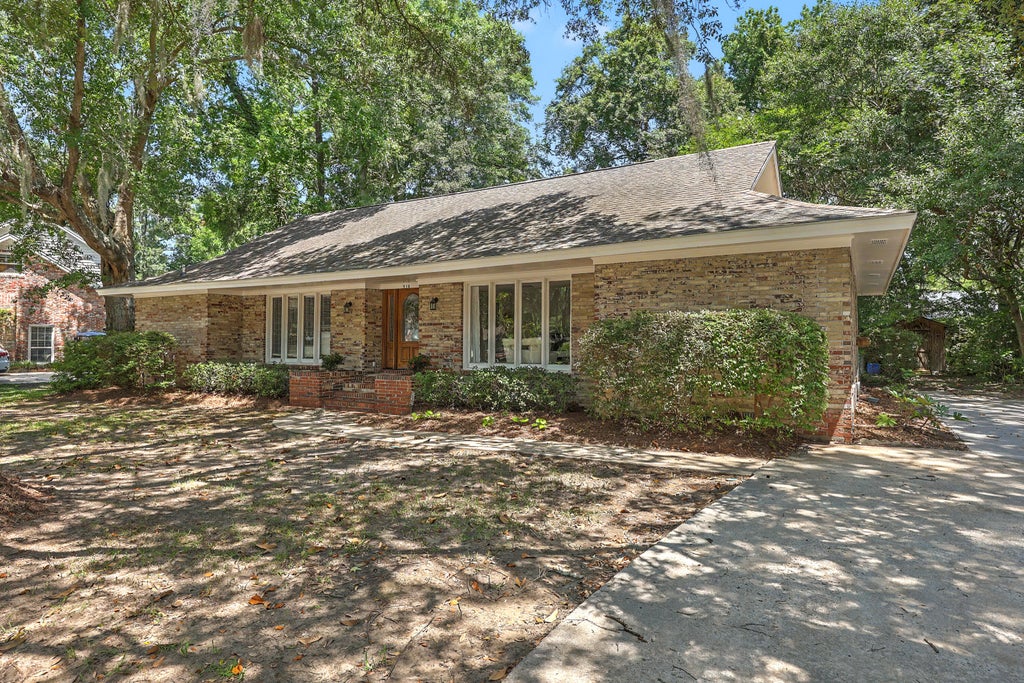 Photo of 910 Regatta Road, Charleston, SC 29412 (MLS # 26018505)